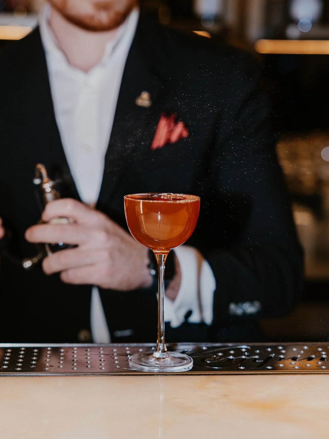One shared language: mixology.
At @kempinskistmoritz , @musalagodicomo took over the bar with @luca_salvio , winner of Como Lake Cocktail Week.
Two lakes, one atmosphere infused with the unmistakable character of @diplomaticorum.it .

#SMCW26 #StMori