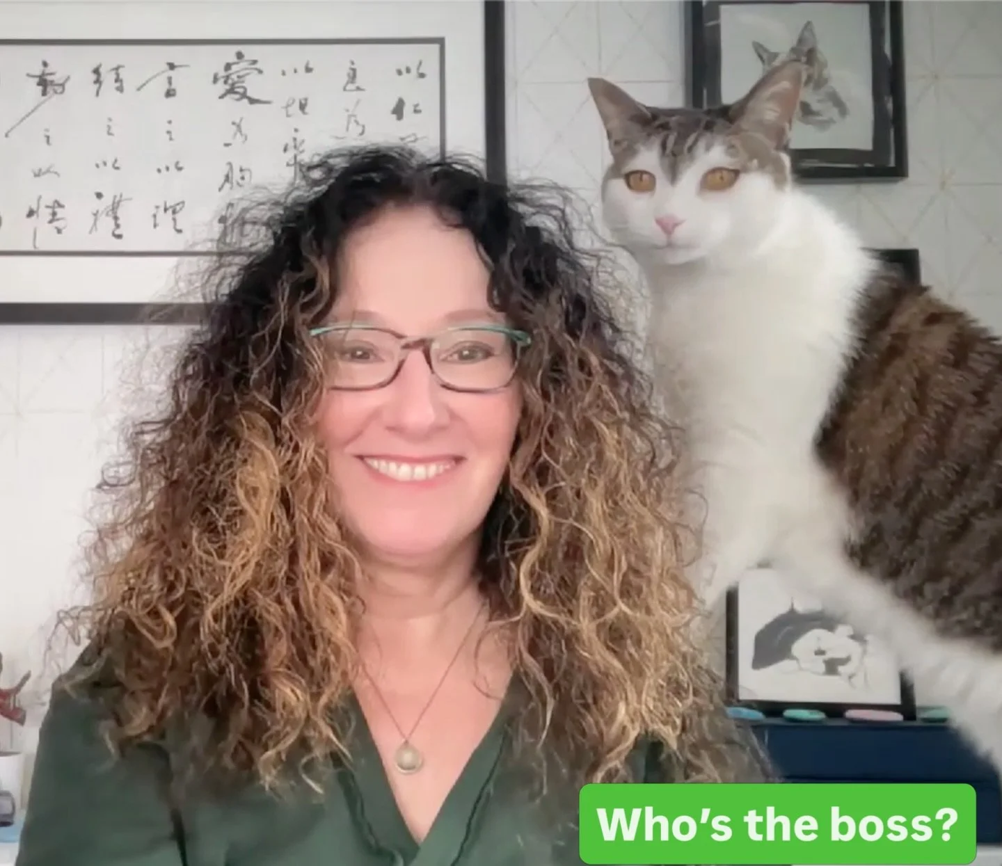 Who&rsquo;s the boss? I think we know 😻🤣

Catmom | catboss | cats rule | cat whisperer | 
pet psychic

#animalcommunication #petspychic #catboss