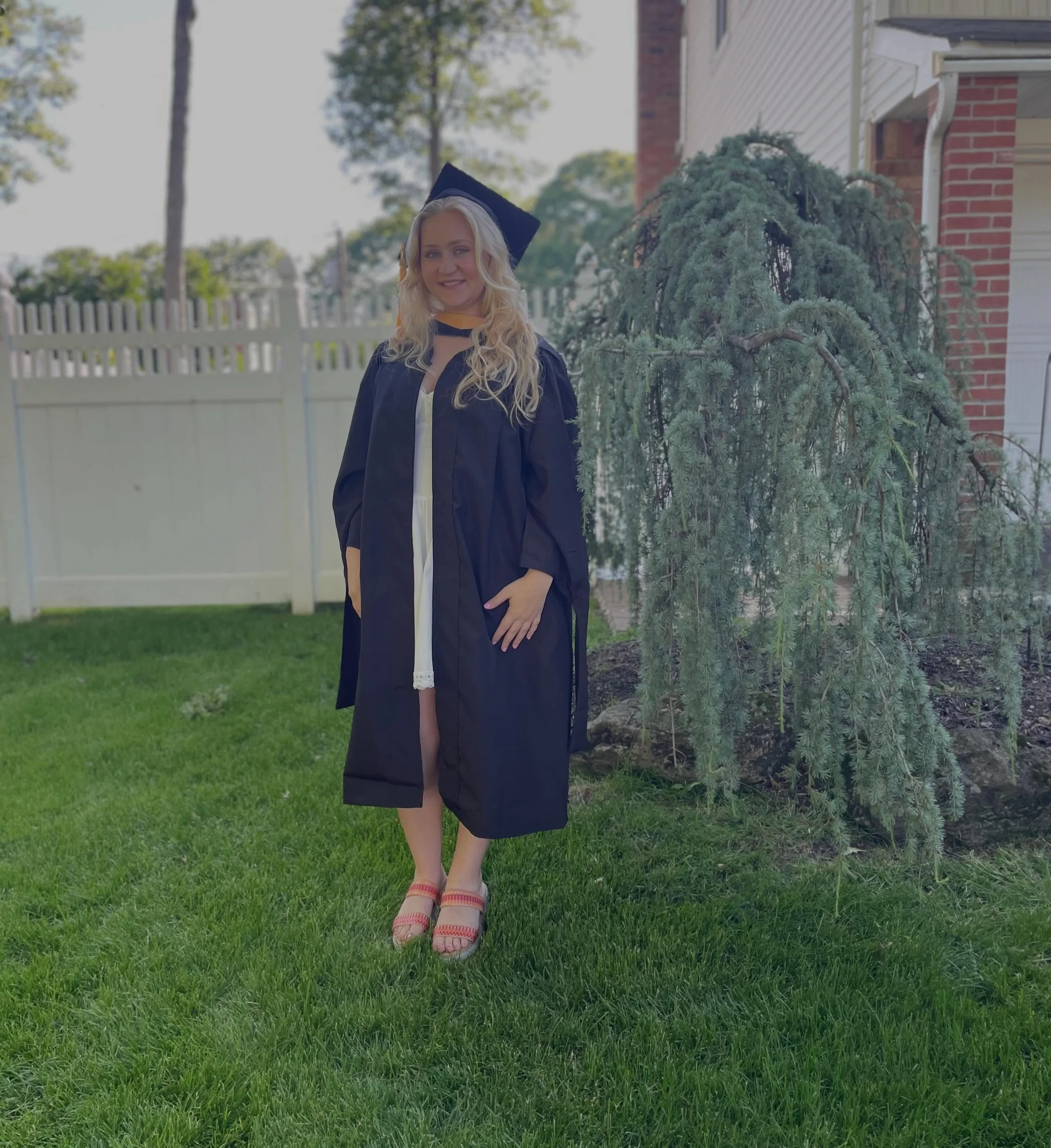 Big congratulations to Lindsay, our Intake Coordinator and Graduate Social Work Intern, for graduating with her Master&rsquo;s degree this week!🎓👩&zwj;🎓🎉

Over this past year, we&rsquo;ve had the privilege of watching her grow as a clinician, adv