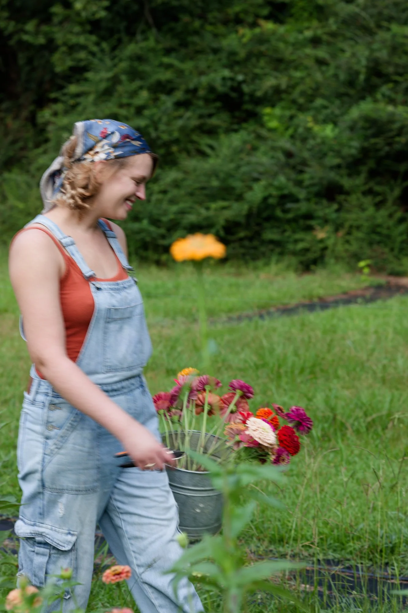 flower farm, portrait, flower portrait, lifestyle photography, senior session, brand session, family session