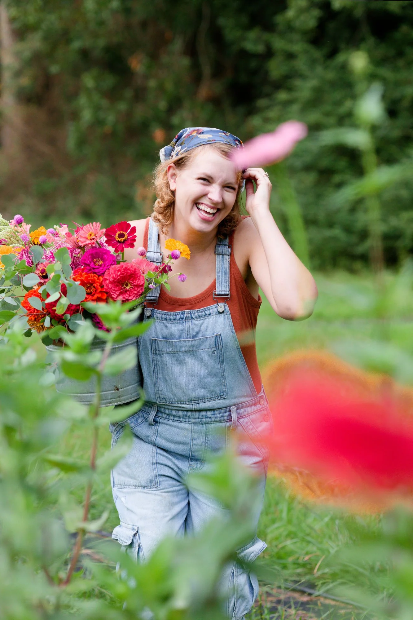 flower farm, portrait, flower portrait, lifestyle photography, senior session, brand session, family session
