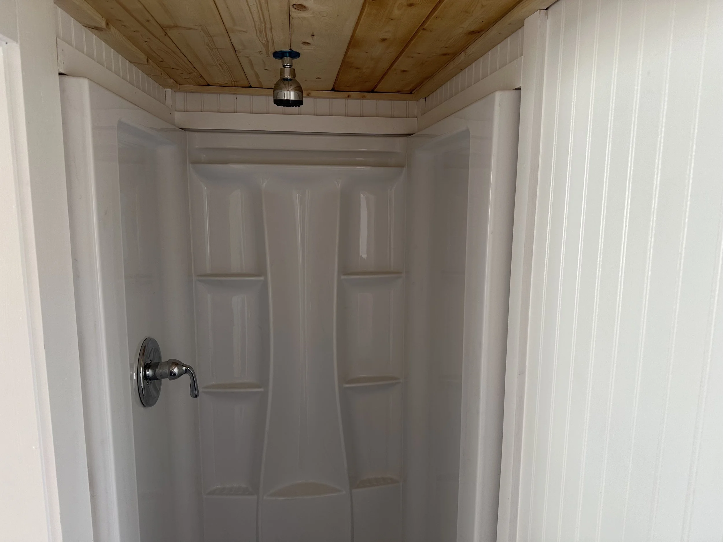 32x32 shower