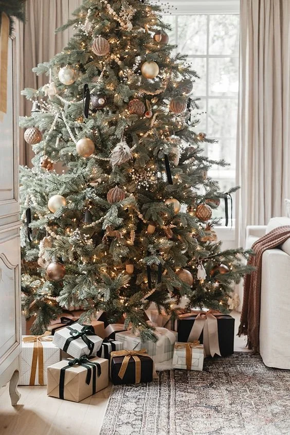JennaSueChristmasTreeInspo.jpeg