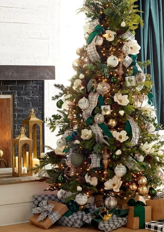 ChristmasTreeInspo-Brown:Plaid.jpeg