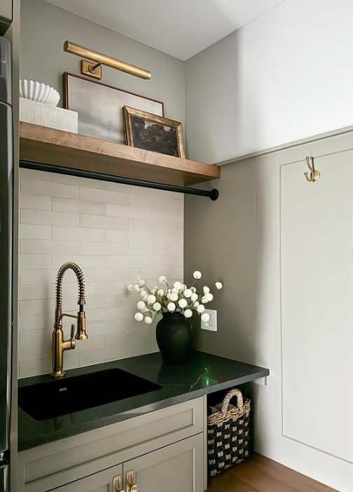 BRITNEYS PHOTO 3.png