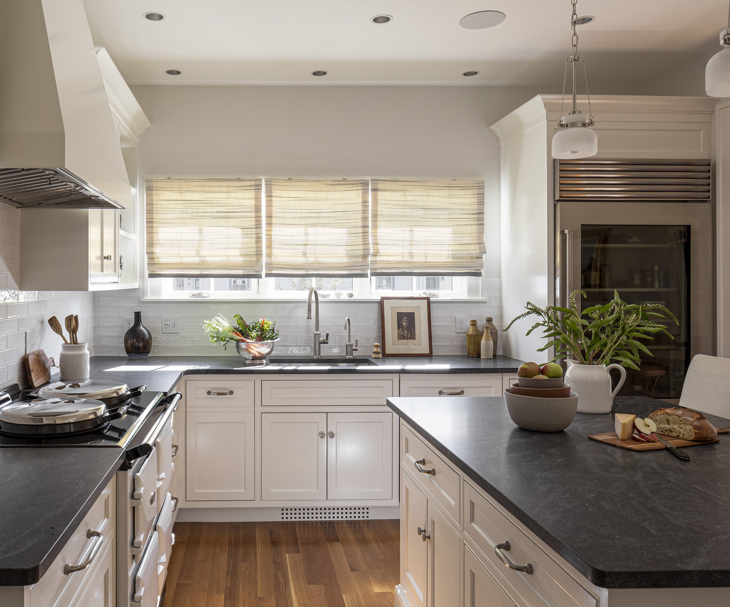 06-White-Kitchen-Bungalow.jpg