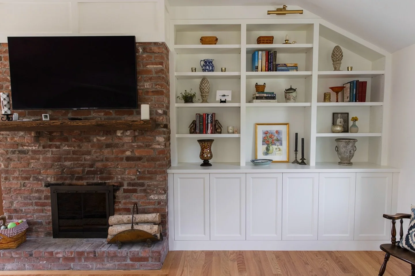 Built-ins bring the perfect touch of custom to any home. We recently completed this custom built-in and it feels like it&rsquo;s always belonged there. Great work, team!