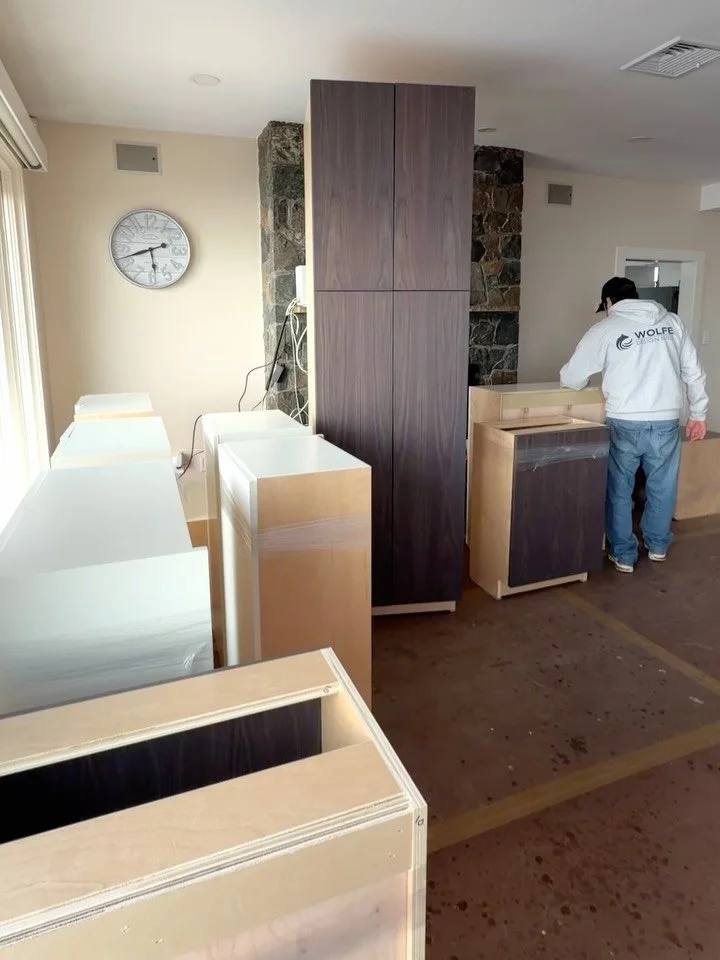 Cabinet day! Big delivery at our Swampscott project today. Our team was on site to inspect every detail and make sure everything arrived exactly as planned.

These beautifully crafted cabinets are packed with thoughtful storage solutions that will ma