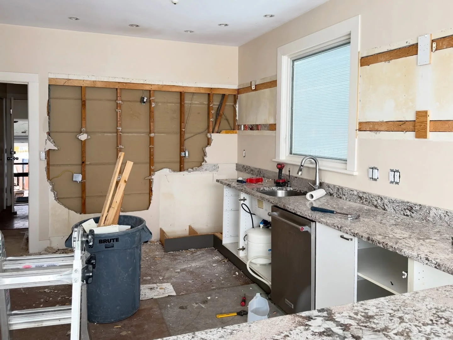 Demo day! A new kitchen is coming soon to this oceanfront home in Swampscott. Our clients wanted an updated space with beautiful new cabinetry and warm, coastal tones. While the footprint is staying the same, the transformation will be huge. We can&r