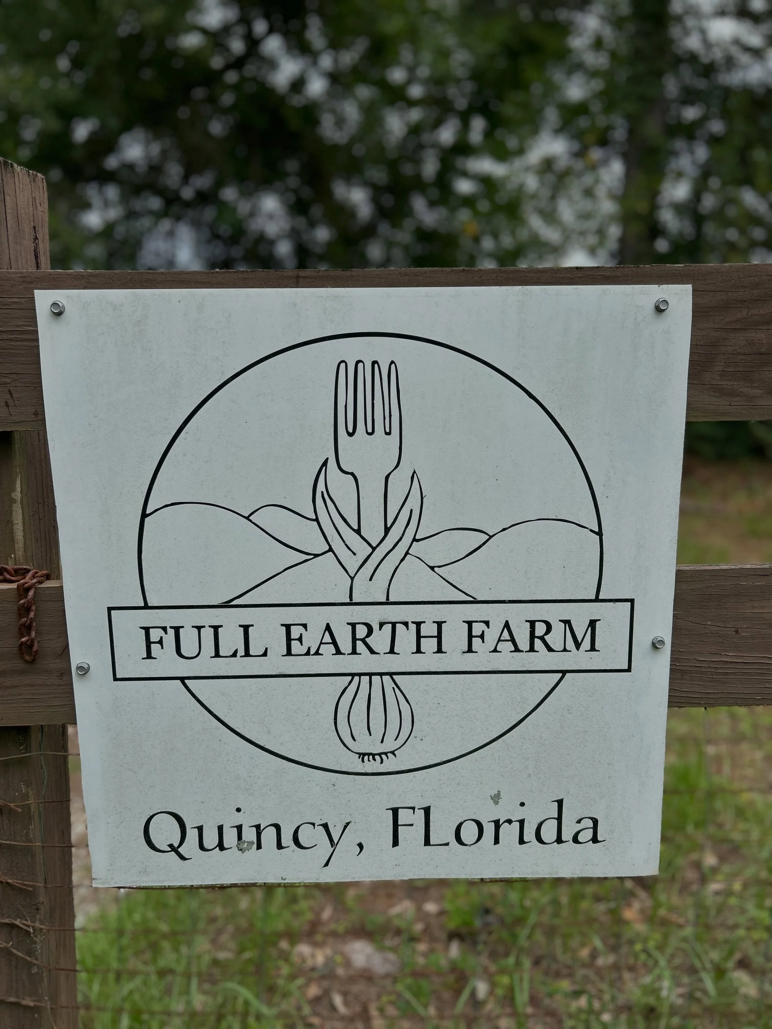 Last week, we had the opportunity to visit @fullearthfarm in Quincy, FL and see firsthand where some of the fresh produce on our shelves begins its journey. From vibrant carrots and colorful flowers to tomatoes, squash, and so much more, the farm was
