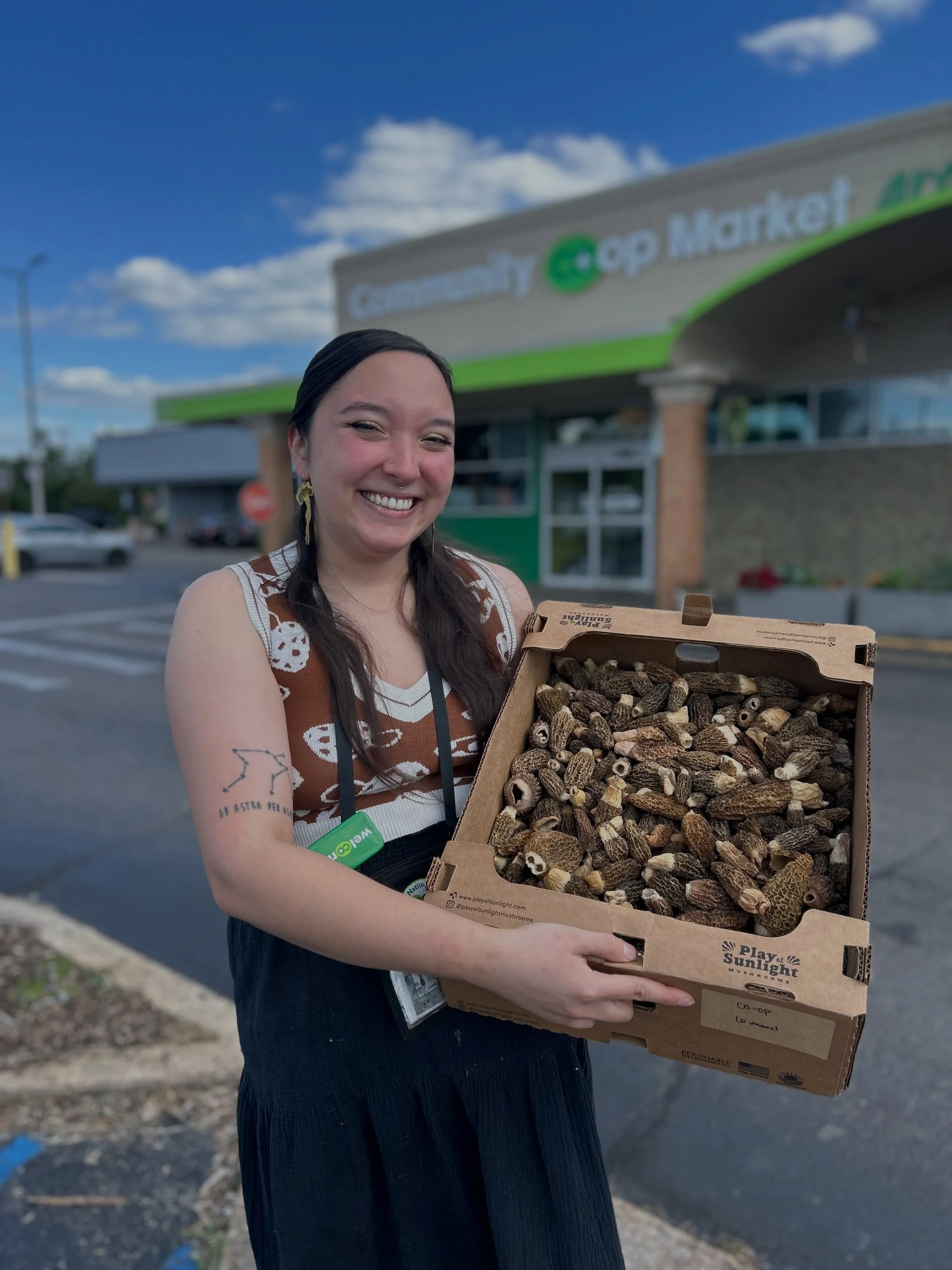 Fresh morel mushrooms from @playofsunlightmushrooms have officially arrived at Community Co-op Market!

Known for their rich, earthy, and nutty flavor, morels are a seasonal delicacy that many mushroom lovers wait all year for. Their unique honeycomb