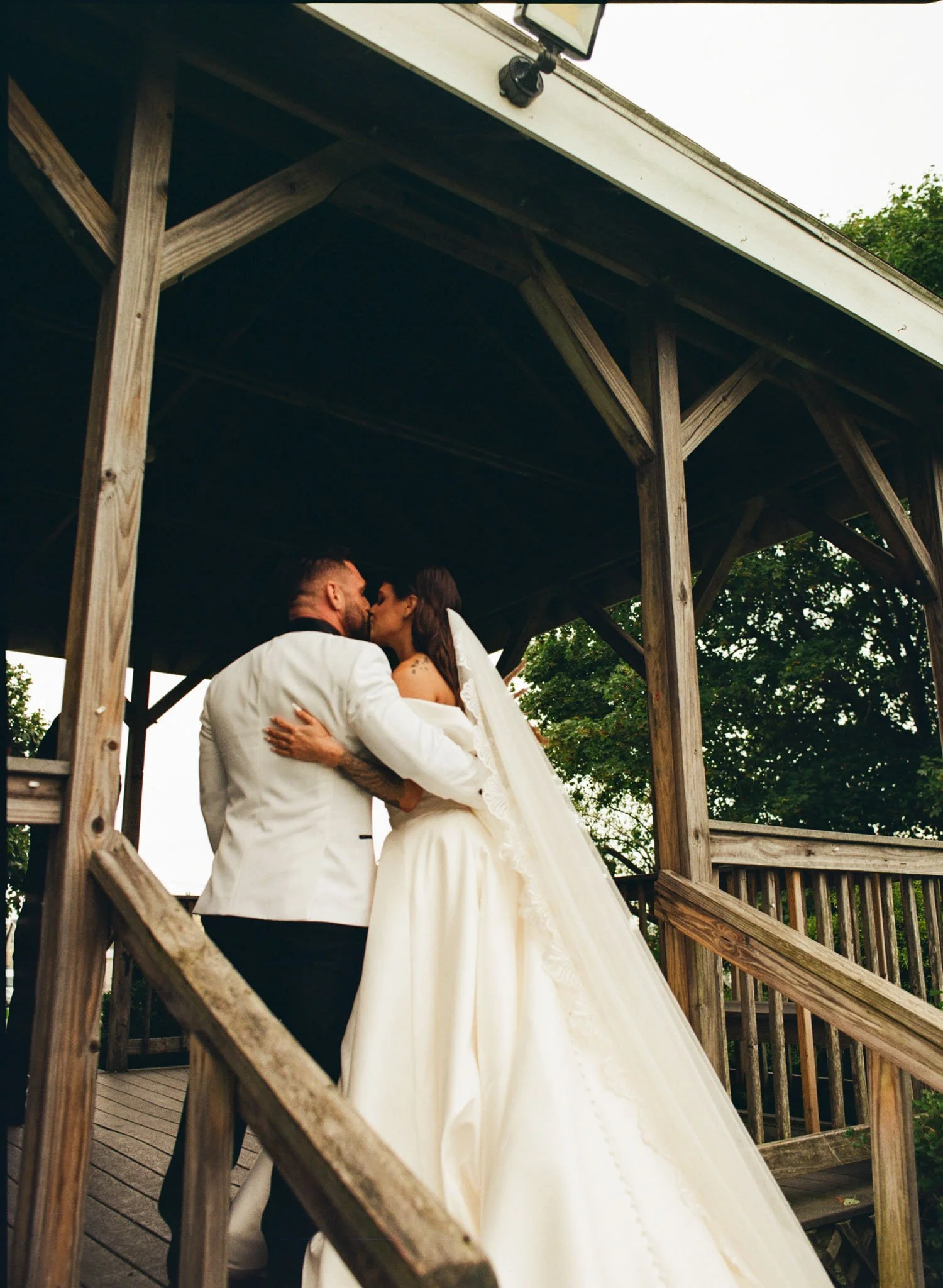 Old-orchard-maine-wedding-ceremony-mediumformat-film-photography-foxspit-bymariamylena-9.JPG