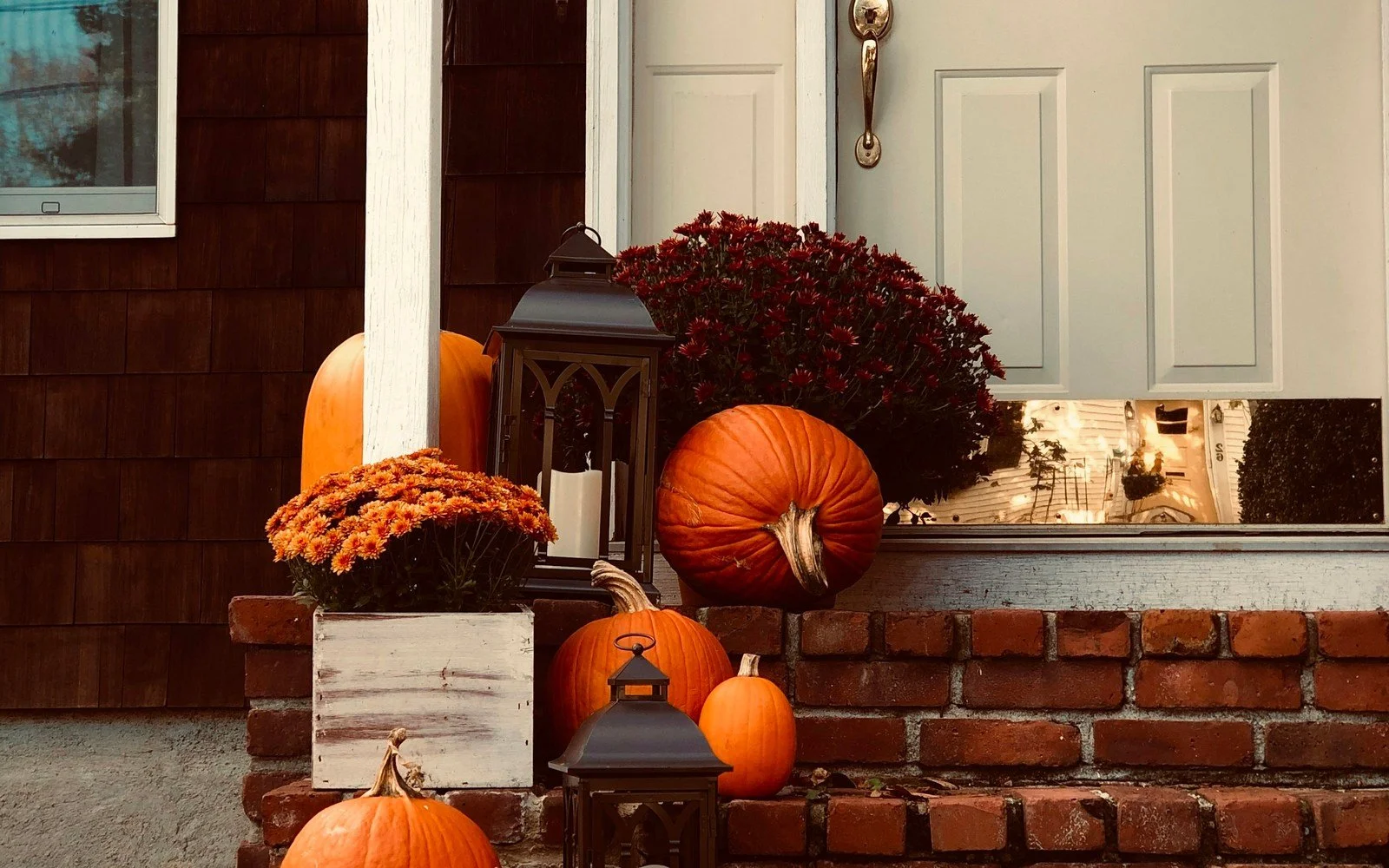 Win $5,000 in the HGTV Trick or Treat Yourself Giveaway