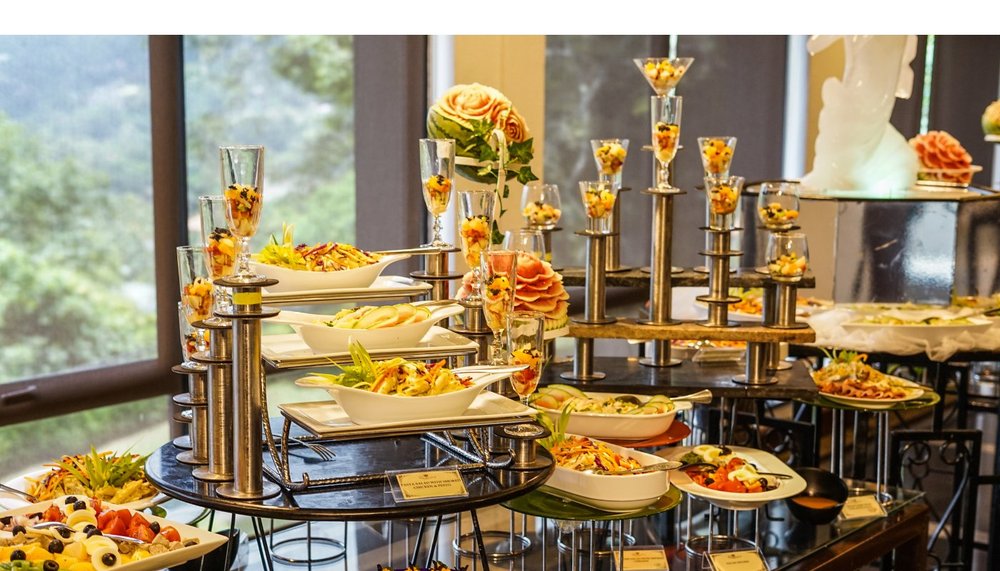 10 Buffet Table Food Display Ideas for Your Wedding