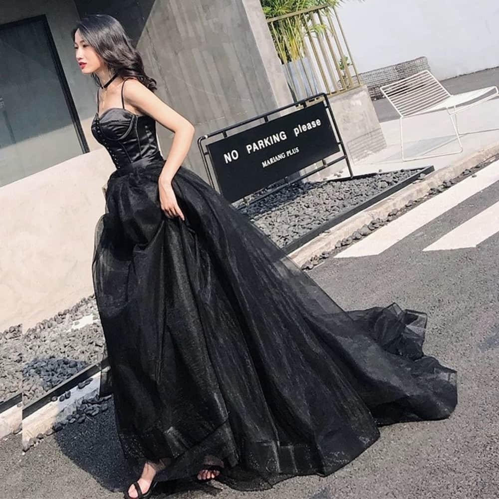 53 Stylish And Dramatic Black Wedding Dresses - Weddingomania