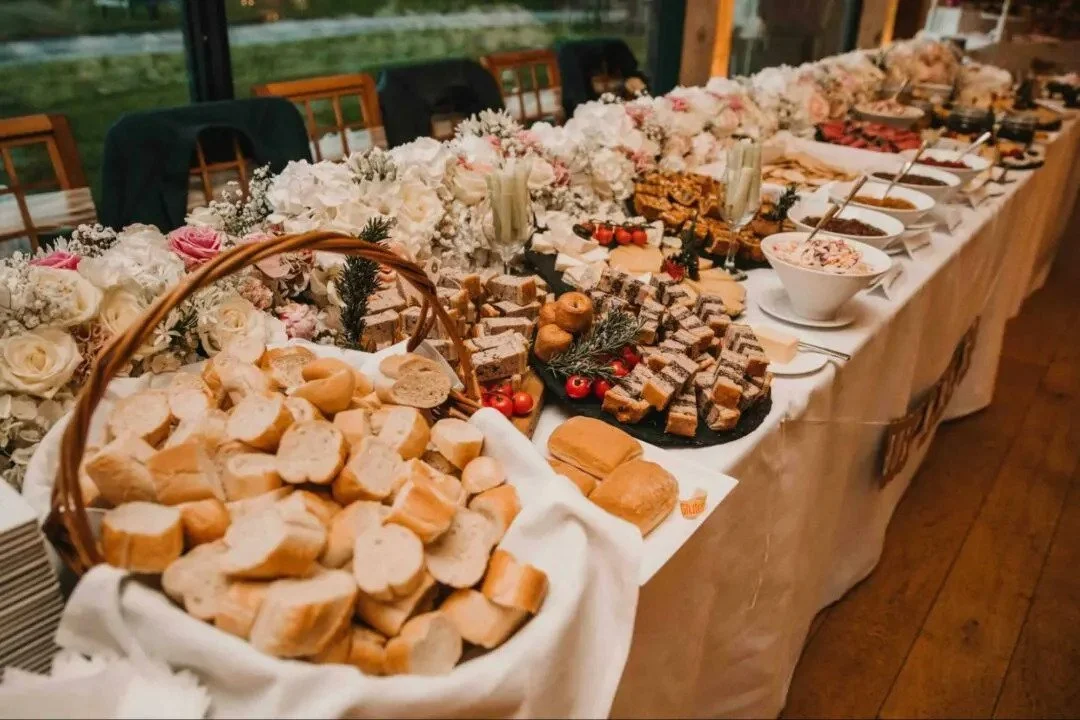 10 Buffet Table Food Display Ideas for Your Wedding