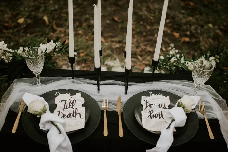33+ Gothic Wedding Favors for a Dark Romance Celebration