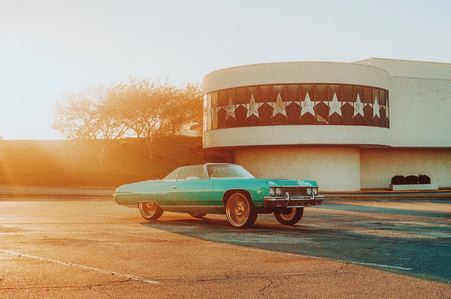 some suburban frames 
📷: Leica M6, 35mm Summilux FLE
🎞️: Lomography 800
