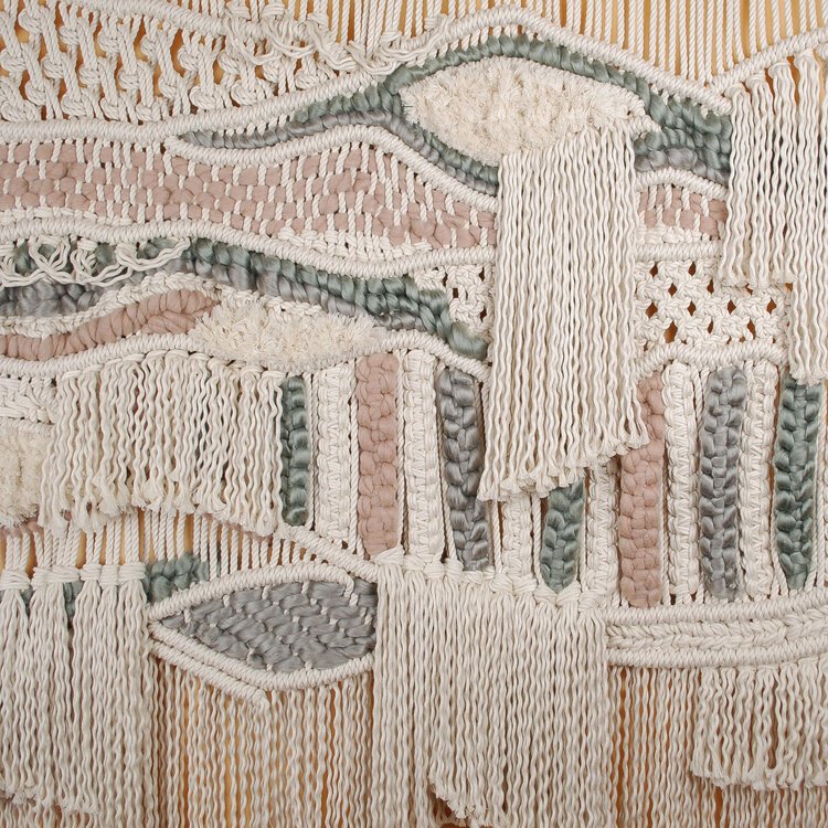Macrame+with+yarn+Close+Up+02.jpg