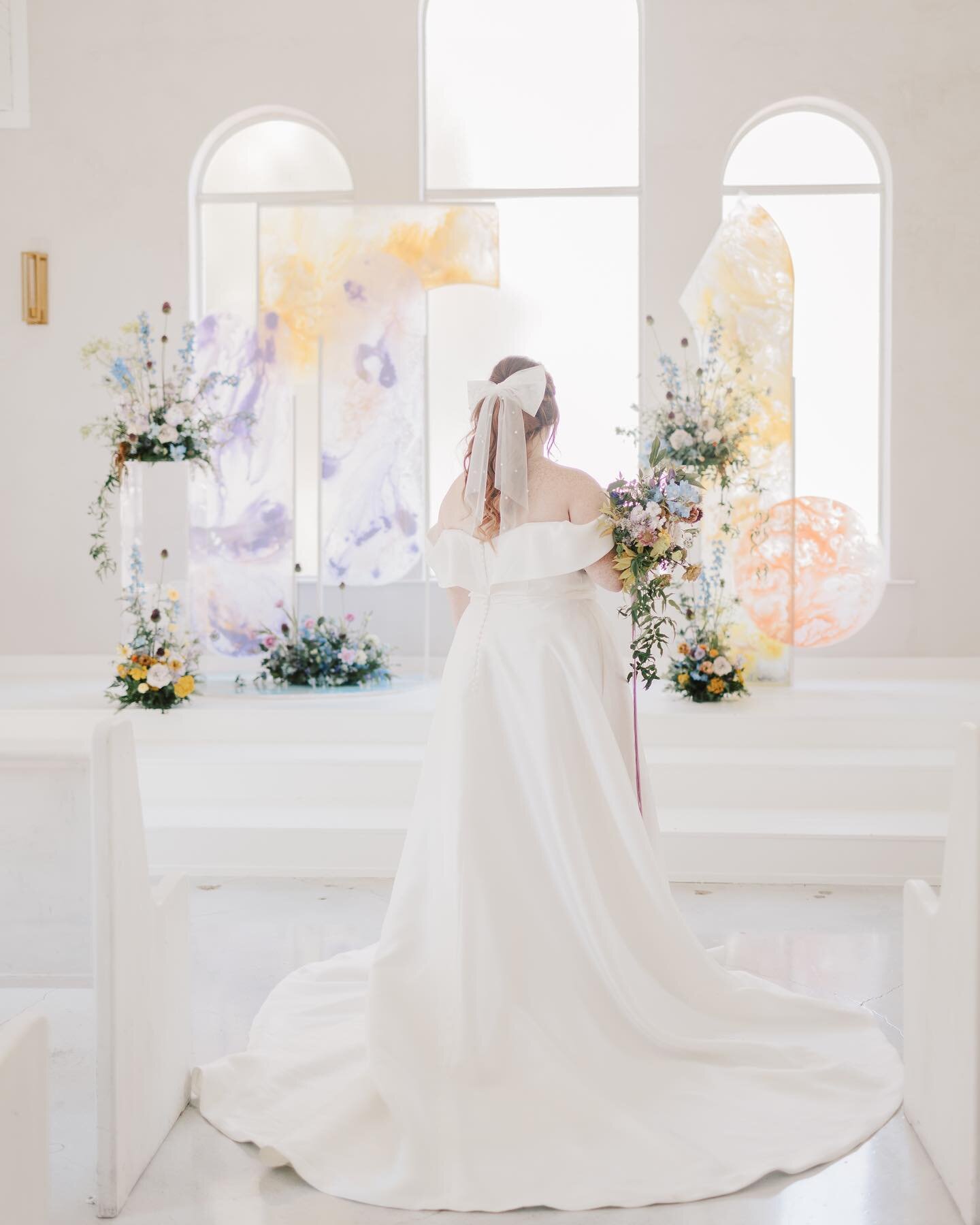 This shoot gave us all the feels. Can&rsquo;t wait to share more with you!

Design + Planning: @honeyandco.weddings 
Venue: @emersonvenue 
Photo: @mochiesnyder 
Video: @lexichasemedia 
Floral: @olivegrovedesign 
Ceremony Install: @vim.and.venture 
Si