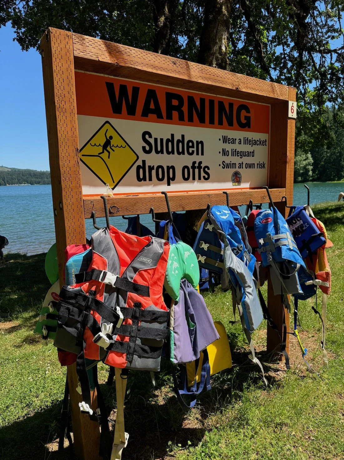 FreeLifeJackets-Park-Oregon-HenryHaggLake.jpeg