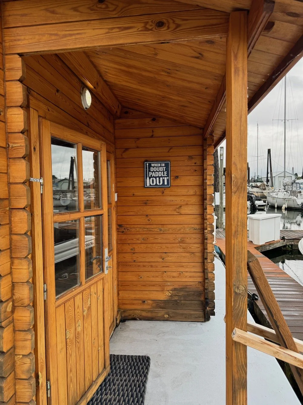 floatinghomecabin-rent-portland-oregon-frontdoor.jpeg