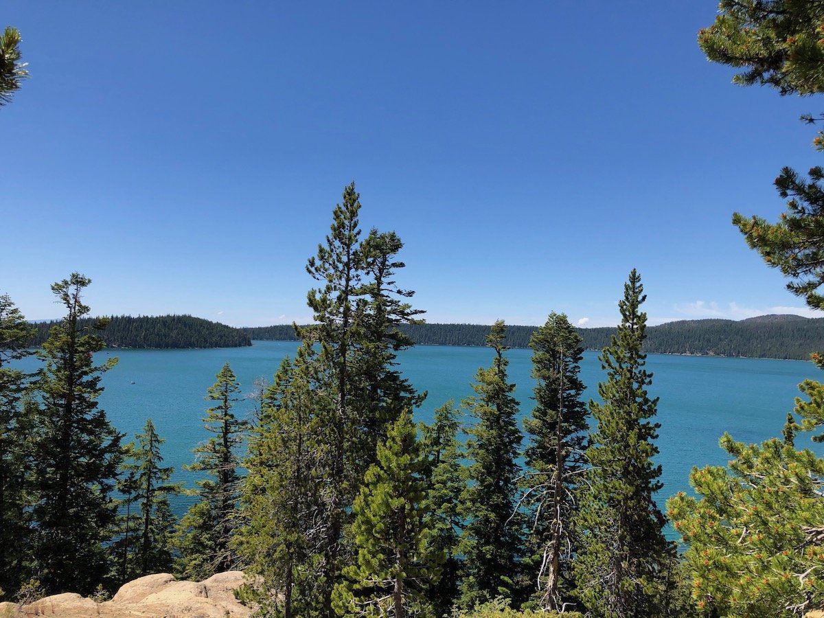 Paulina Lake kayaking in summertime