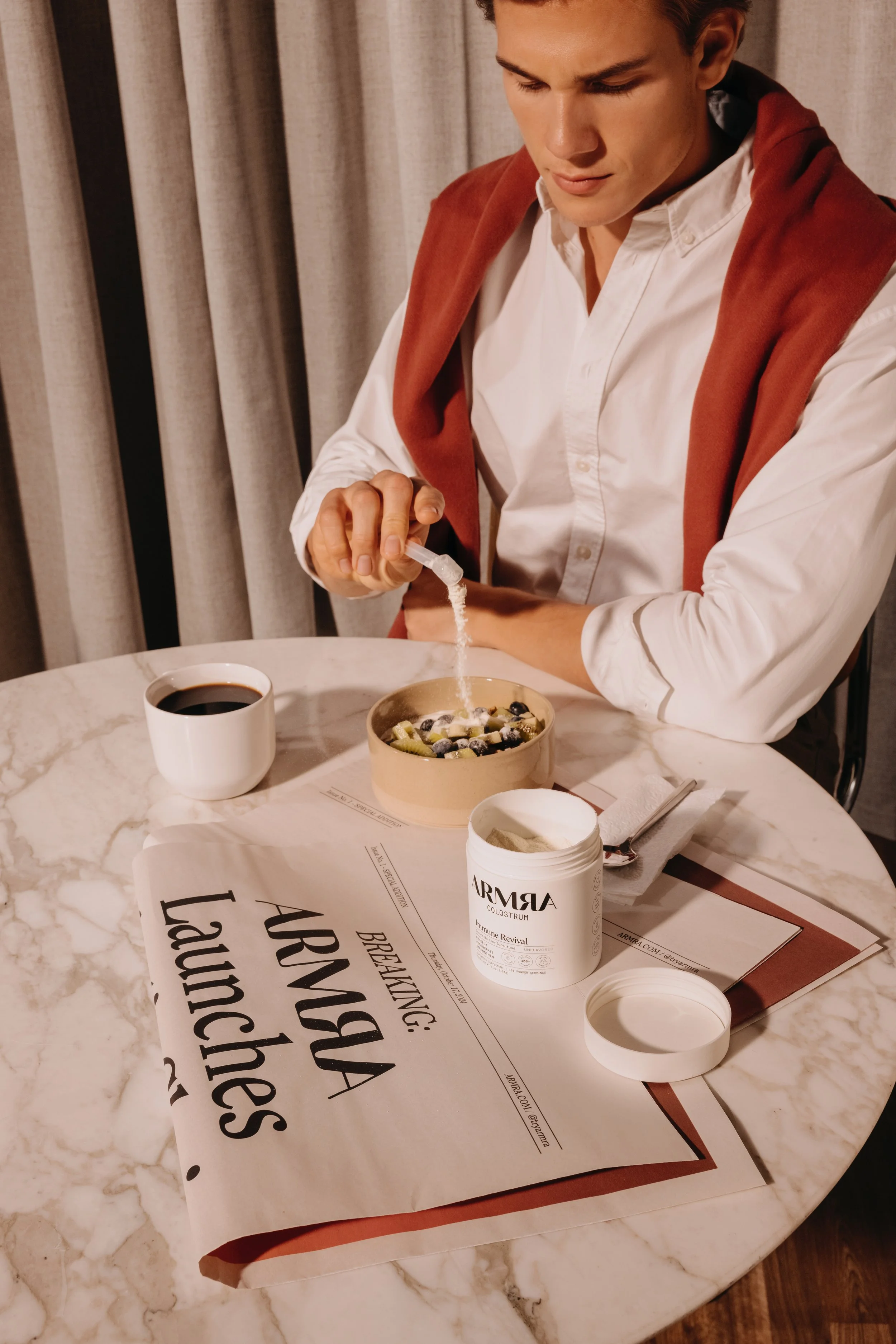 ARMRA_LIFESTYLE_DAY03_Fulop_DINING_Granola_Jar_Scoop_Unflavored_1054.jpg