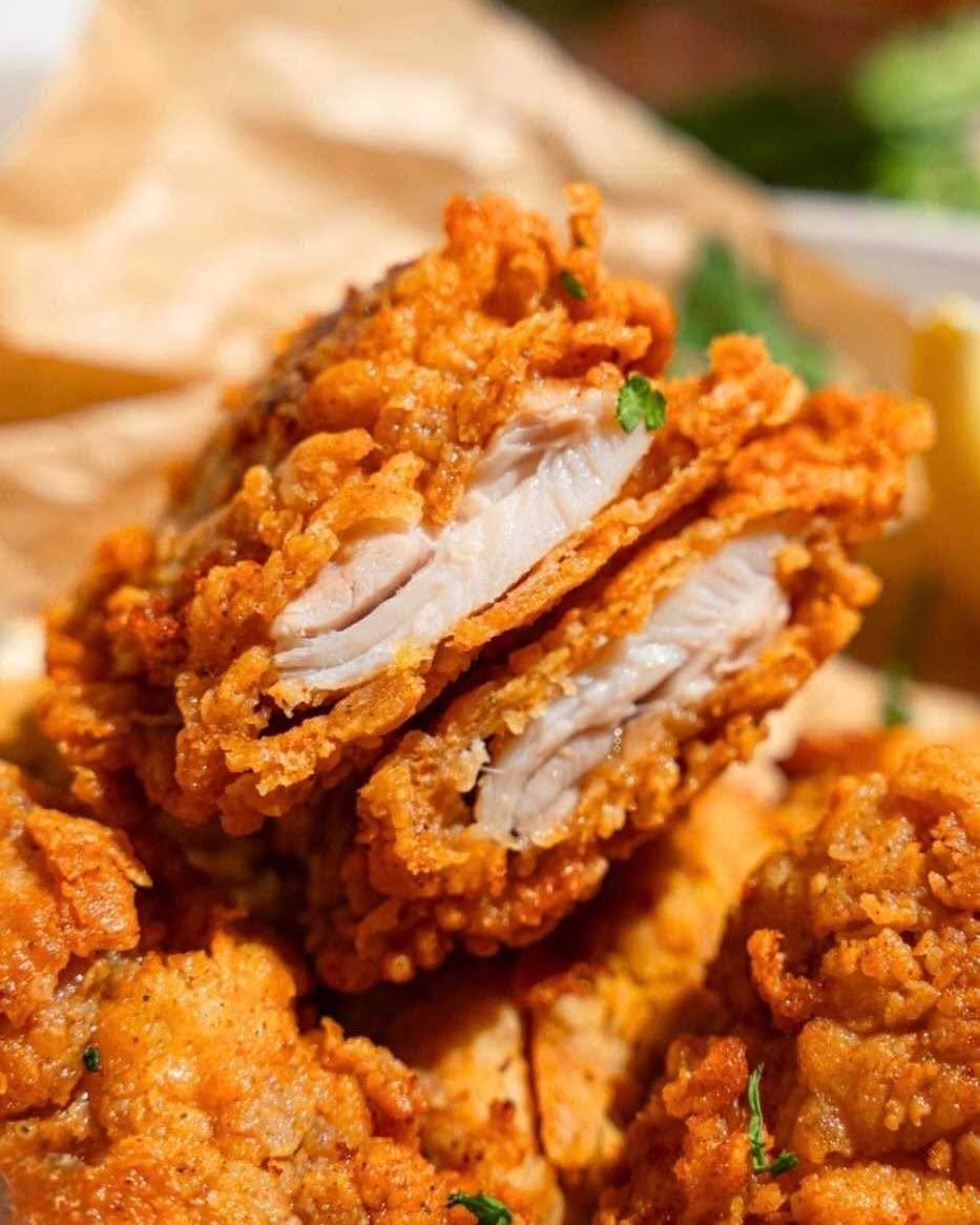 Spicing up our brunch buffet with some delicious special edition items. 🍳 This week, get a taste of our dulce de leche crepes, salmon and champagne, eggs benedict, and fried chicken with buffalo trace bourbon syrup (which can be accompanied by a fre