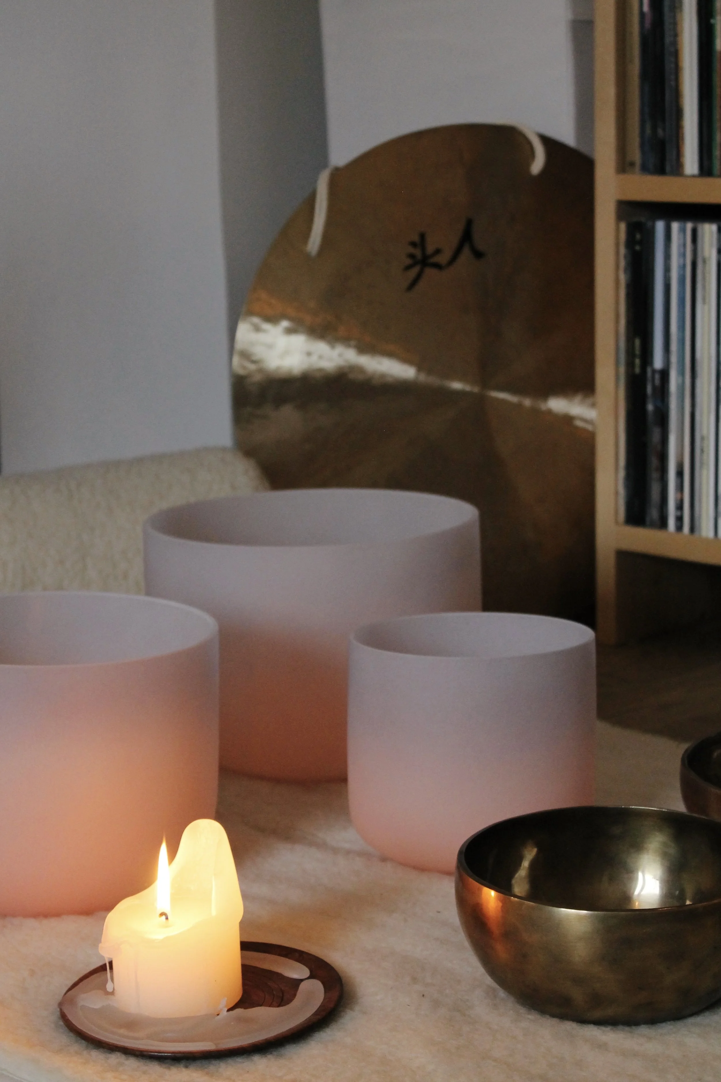 SOFTNESS &amp;         SOUND BATH with Sofie