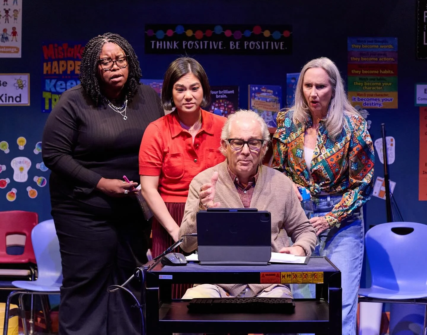 The Executive Committee of EUREKA DAY school is ready to meet! Get ready to laugh as EUREKA DAY by Jonathan Spector begins performances this week!
📸 @gabriellanissenphoto
#houstontheatre #theater #houstonevents #comedy