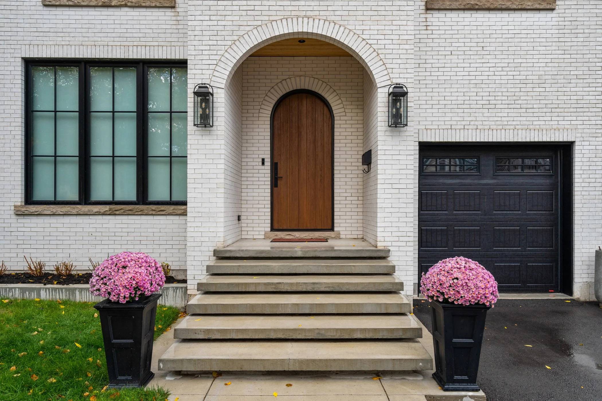 Terra Nova - 355 King St W - Final Exteriors - Web - 09.jpg