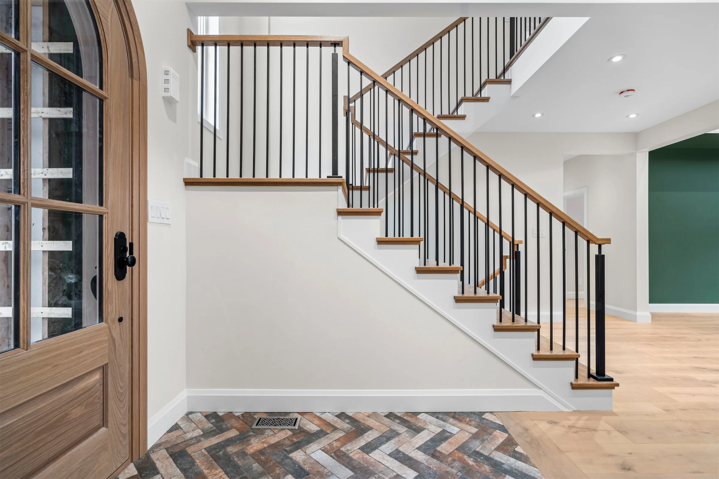 66 Lodor Ln © APi360 Web - 006.jpg