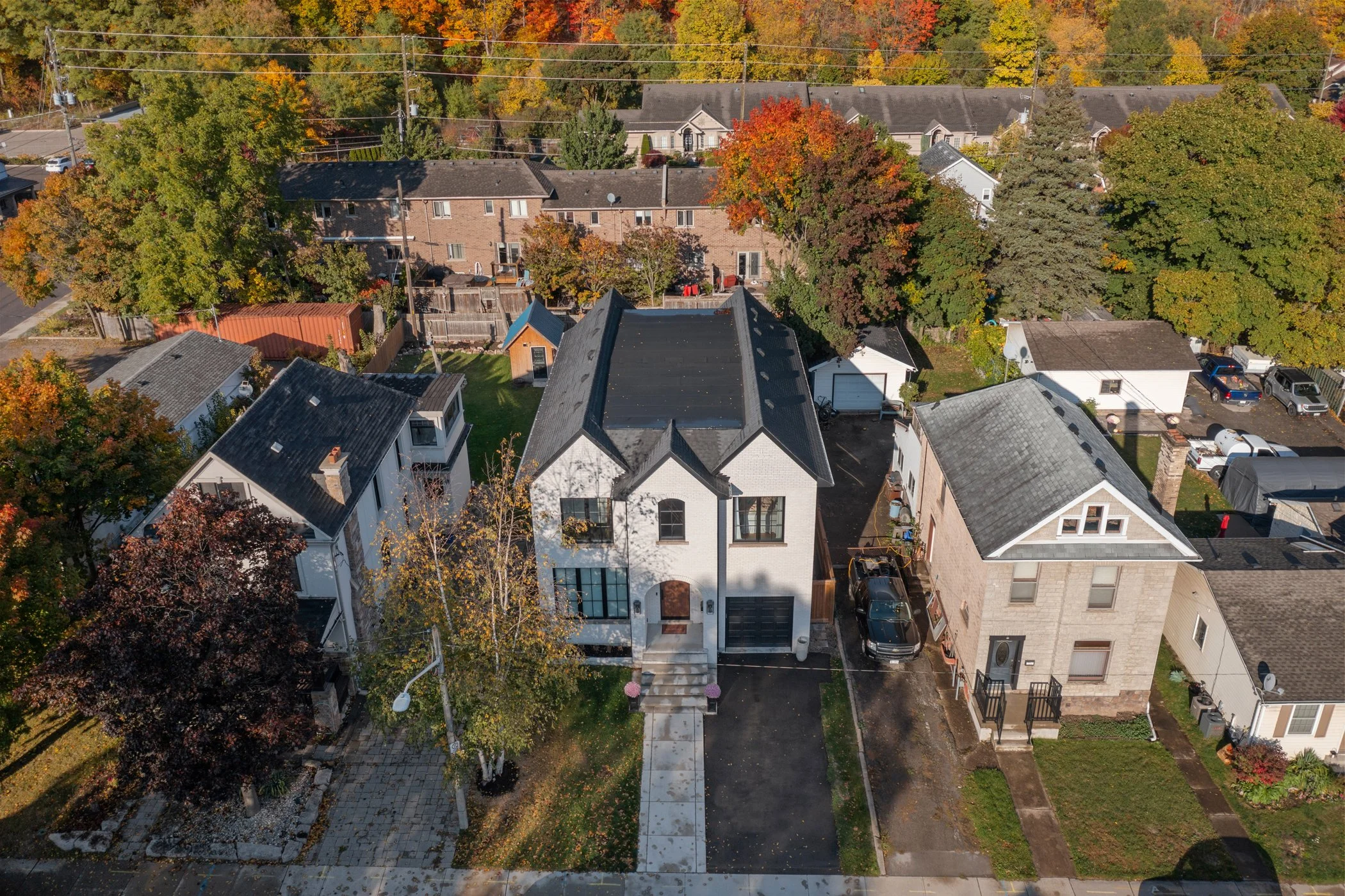 Terra Nova - 355 King St W - Final Exteriors - Web - 04.jpg