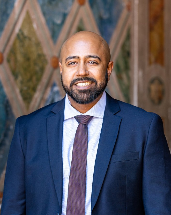 Mohammad_Headshot-04_4x5 crop.jpg