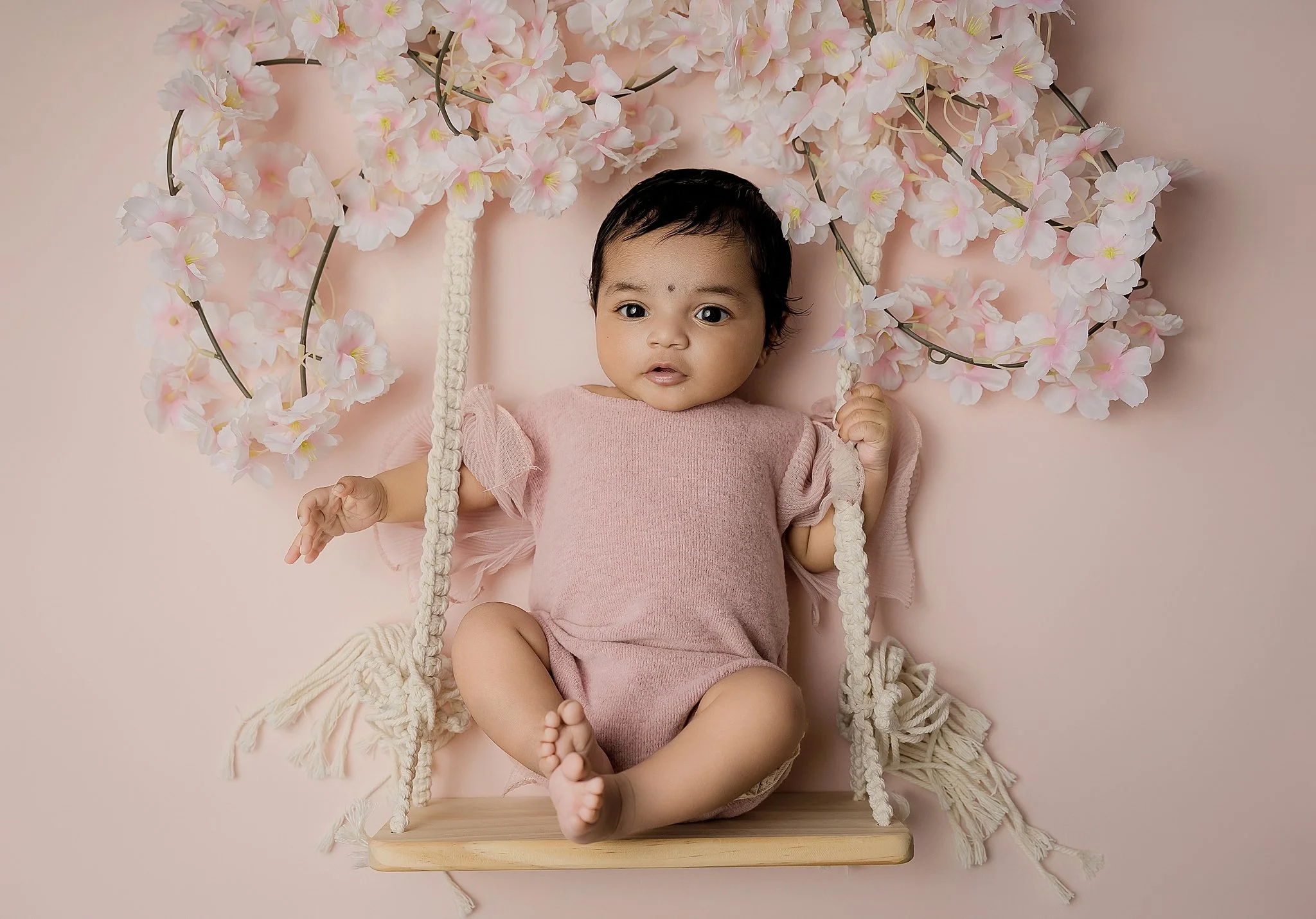 Babies don&rsquo;t need to sleep the whole session 🤍

This sweet girl was wide awake for most of her newborn session &mdash; and that&rsquo;s completely okay.

Newborn sessions are baby-led. Some babies sleep, some stretch, some stay curious the ent