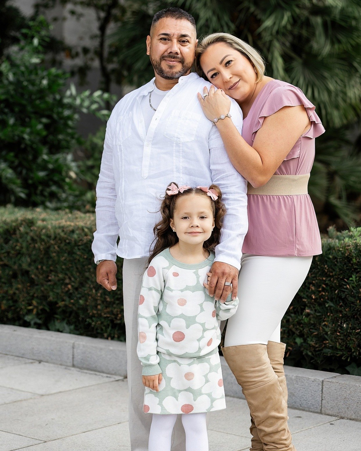 Focus &ndash; Strong, Connected Family

There&rsquo;s something so powerful about the simple moments.

No big poses. No over-the-top direction. Just standing close, holding hands, leaning into each other &mdash; exactly the way you naturally would.

