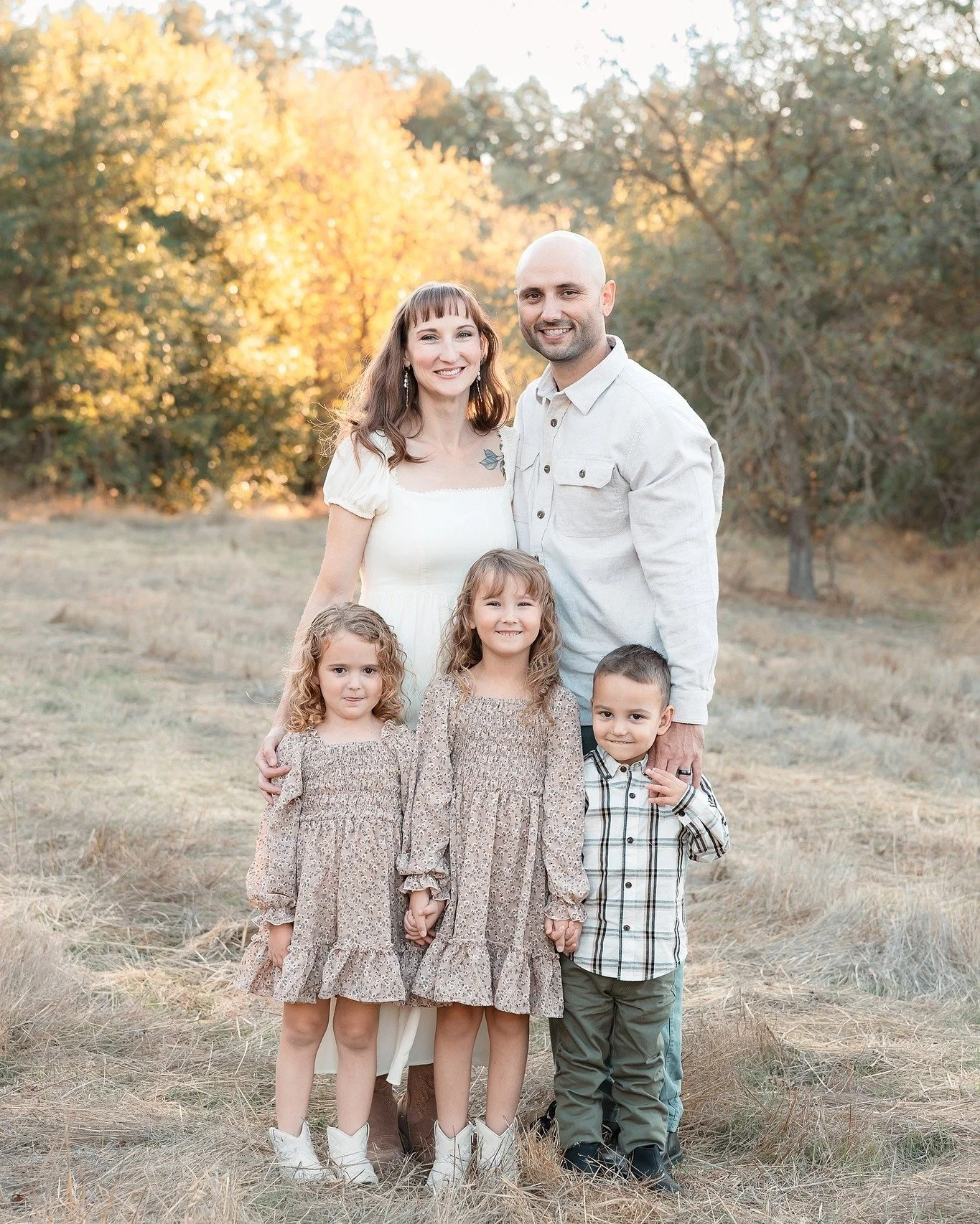 A family portrait session gives us time for so much more than one photograph of everyone looking at the camera.

During an hour together, we'll create a mix of portraits throughout your session. Of course we'll photograph the whole family, but we'll 