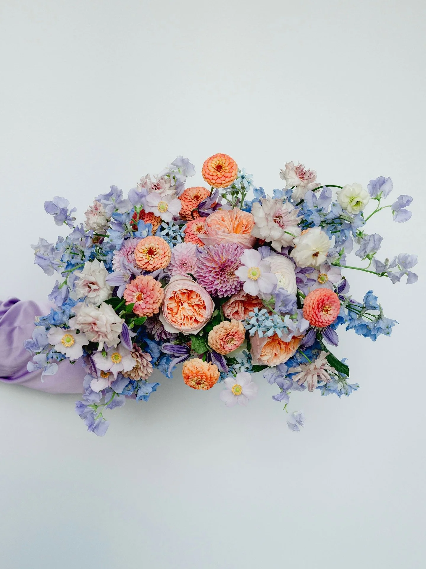 a bouquet i will never get over 🥹

photographer: @em__powering 
&bull;
&bull;
&bull;
#pittsburghweddingflorist #pittsburghflorist #pittsburghwedding #pittsburghweddings #pittsburghweddingphotographer #pittsburghweddingvenue #pittsburghweddingplanner