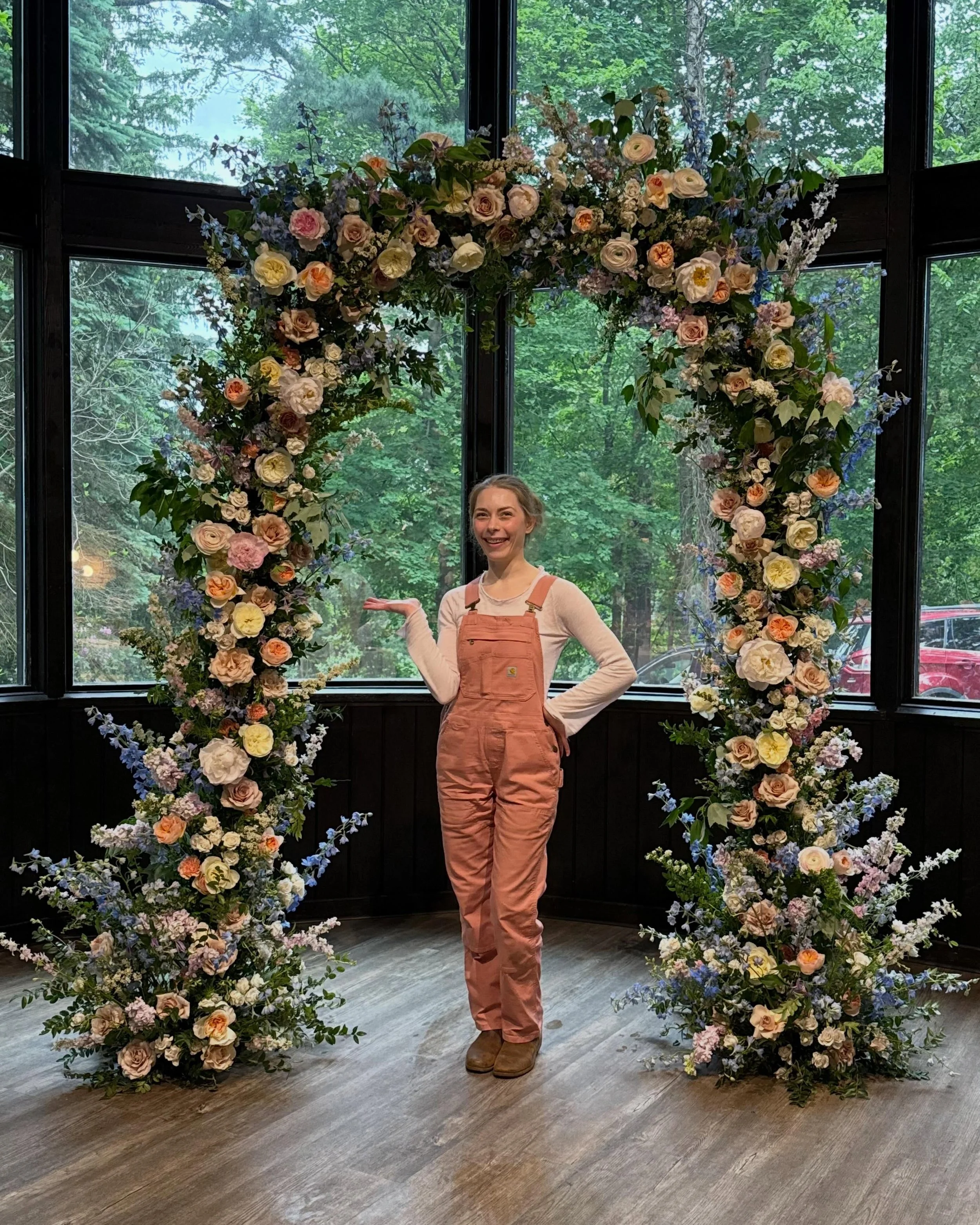 fun fact: this arch is (almost) entirely foam free! chicken wire and water tubes served as our mechanics, which are reusable! there is a half block of floral foam at the base of each pillar, but alas, progress over perfection. 

larger installation w