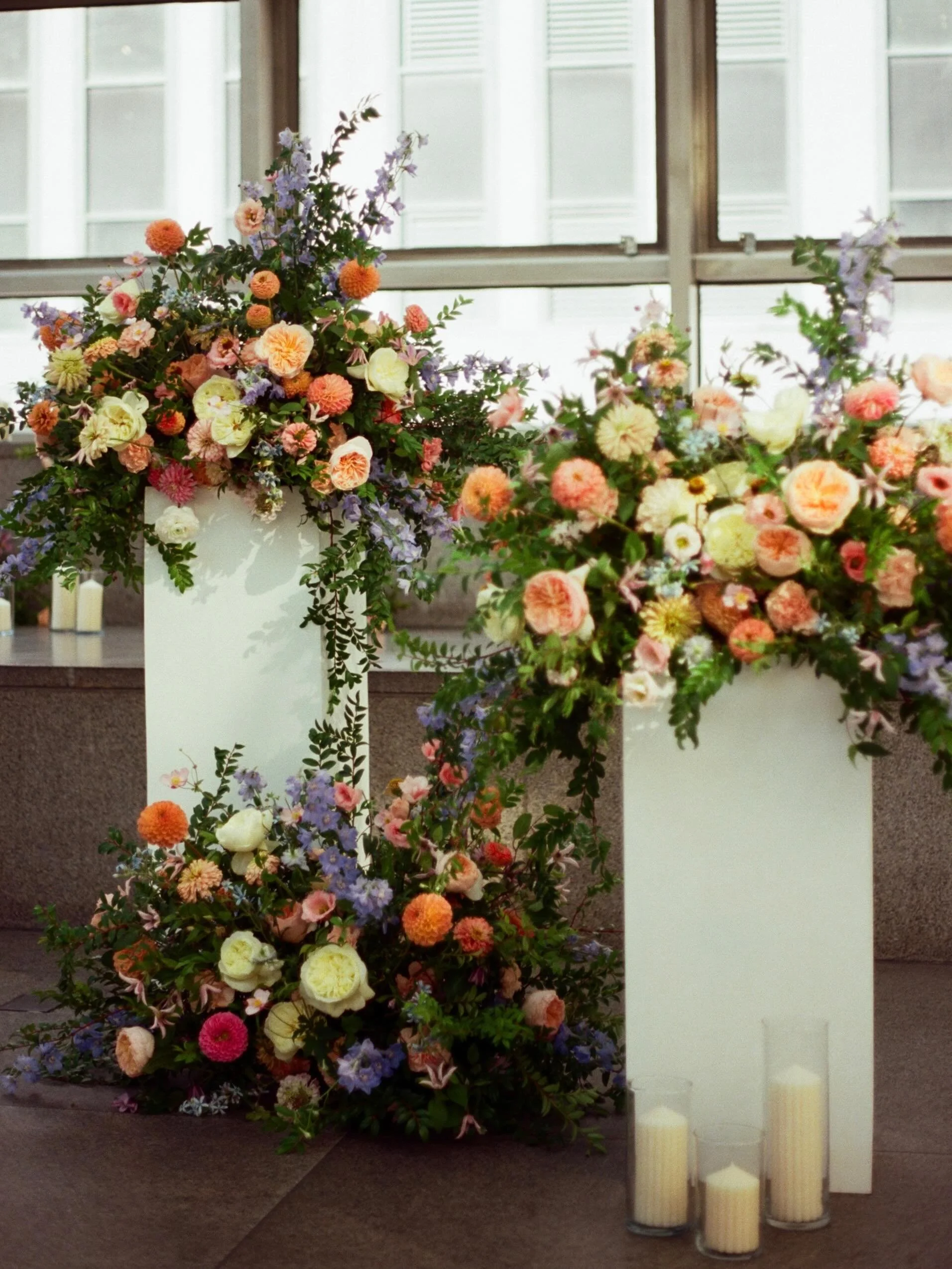 some blurry film photos from hannah and tom&rsquo;s wedding at @wintergardenppg 🍑🫛🦋

if i could encapsulate august florals in a few photos, it would be these. august and september weddings are ideal for couples looking to embrace locally grown flo