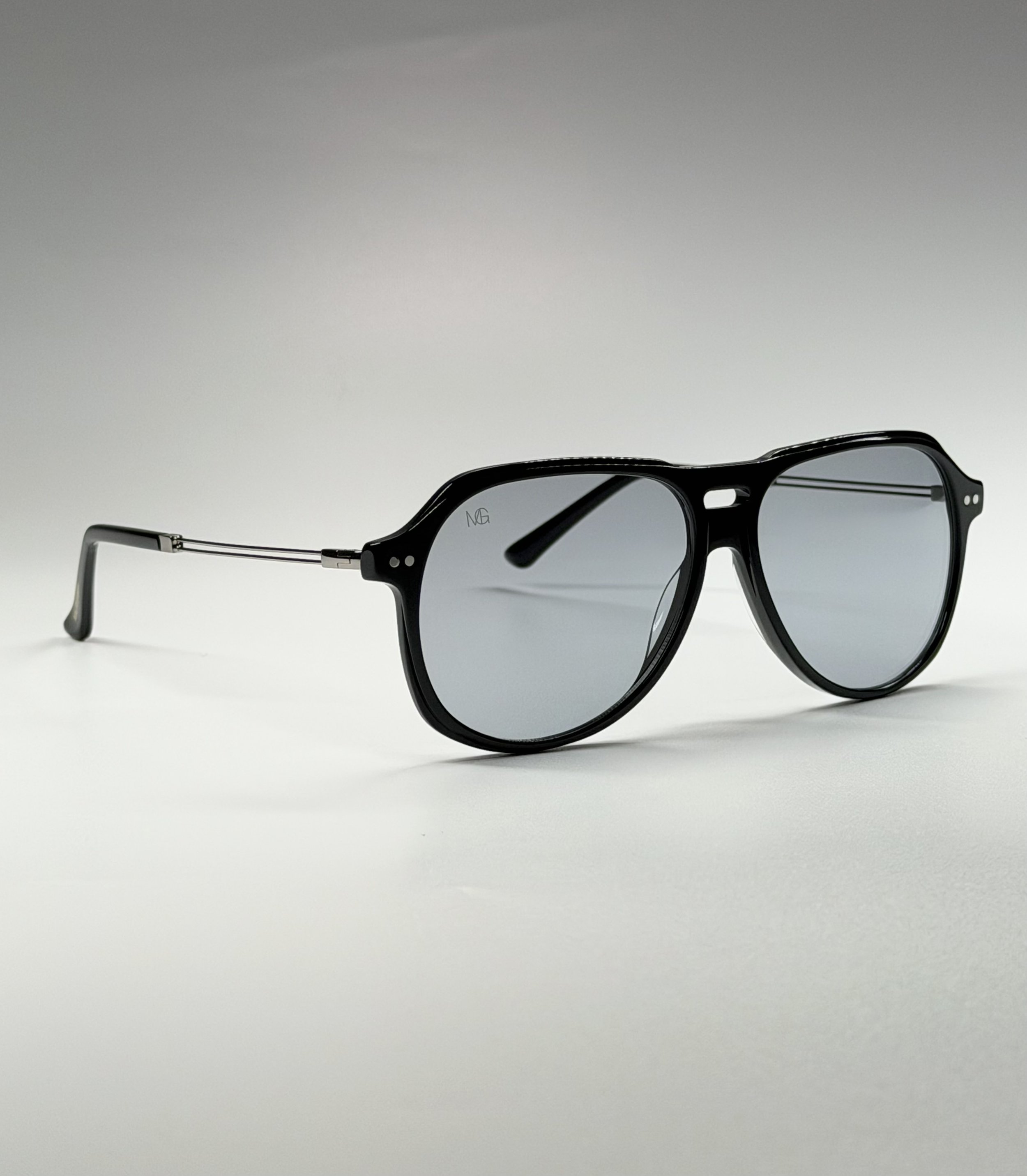 Lightweight Metal Temples · Contemporary Aviator Design · Refined Everyday Luxury