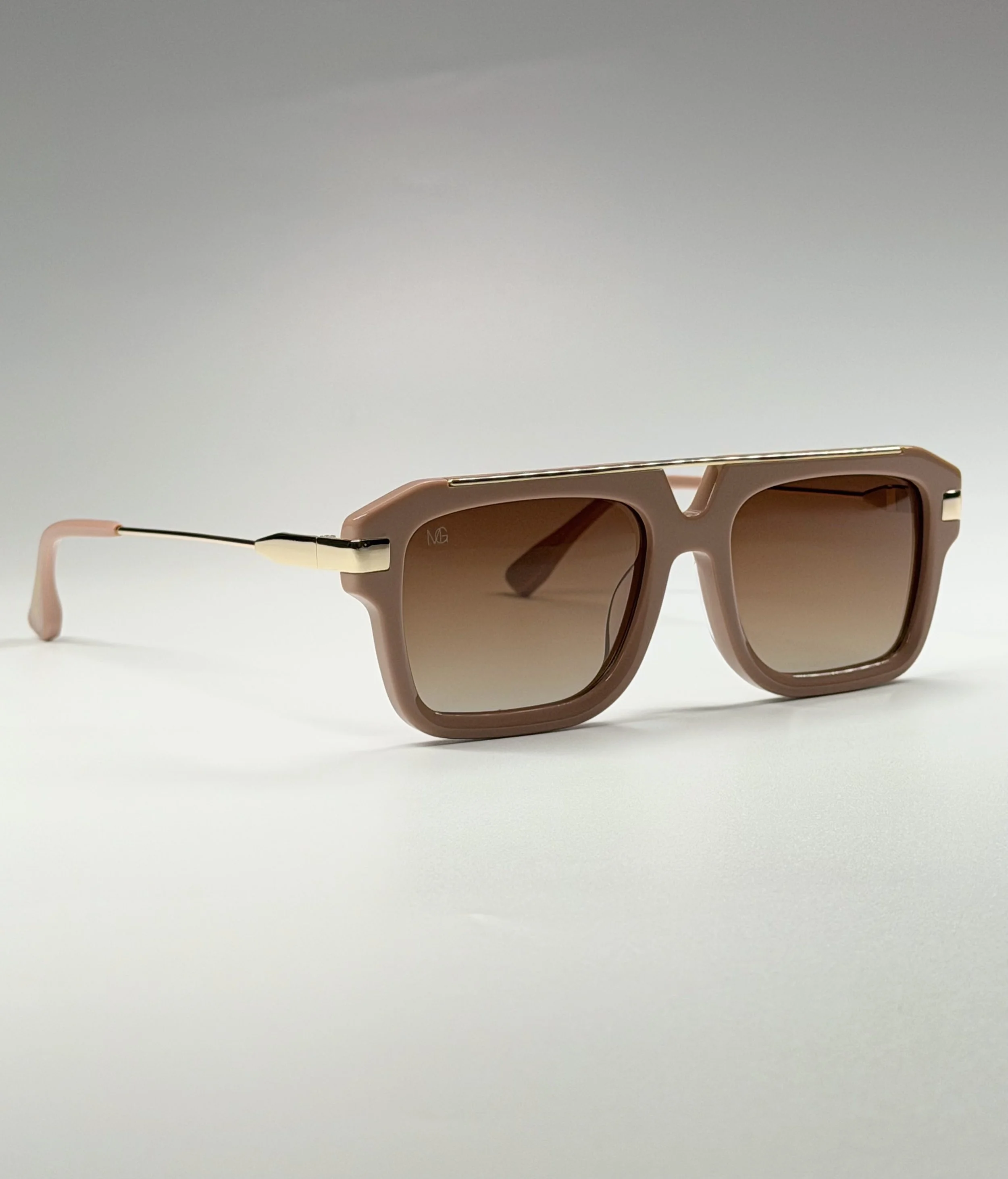 Architectural Design · Lightweight Metal Temples · Contemporary Luxury Eyewear