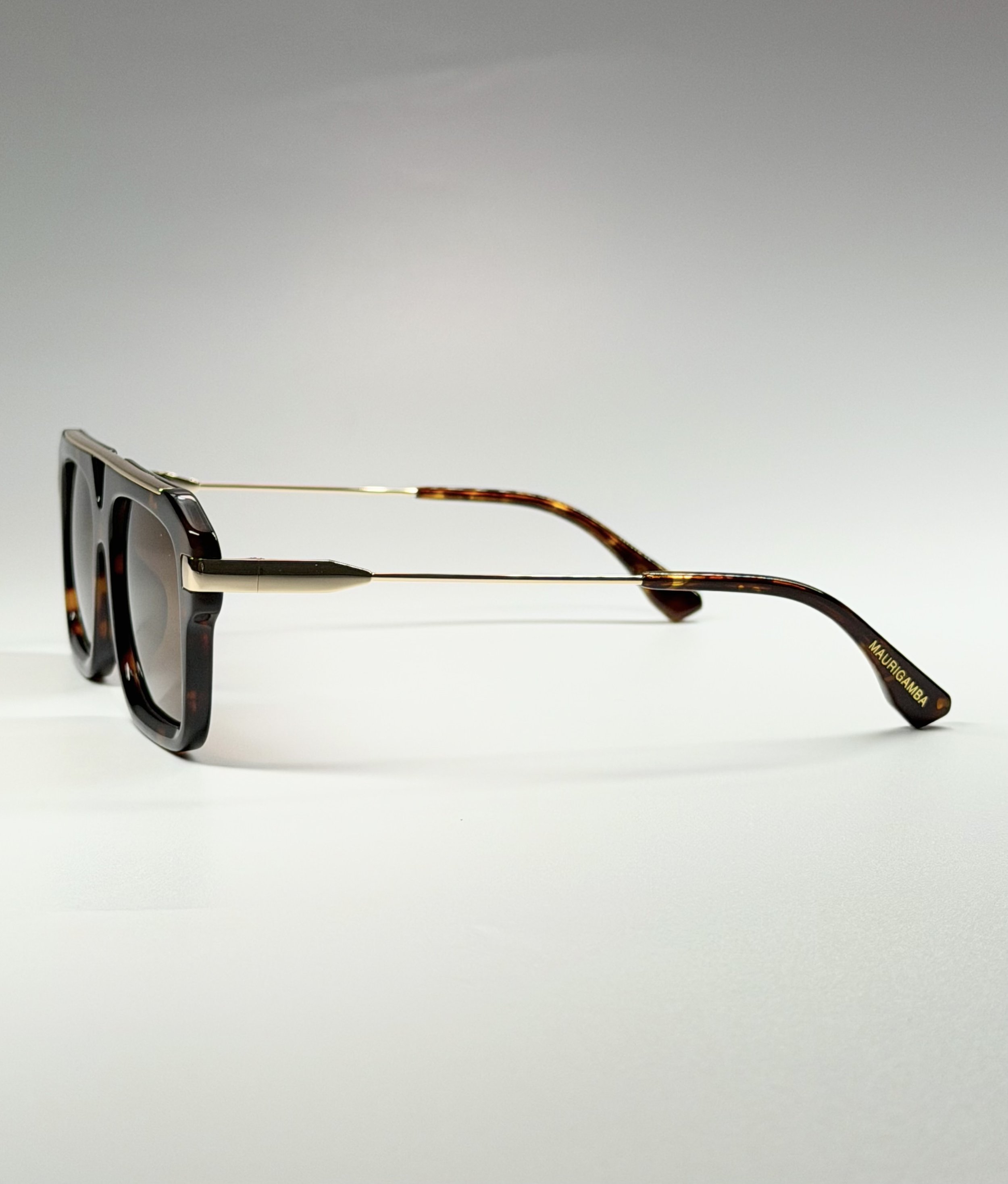 Italian Inspired Design · Lightweight Luxury Frame · Modern Vintage Elegance