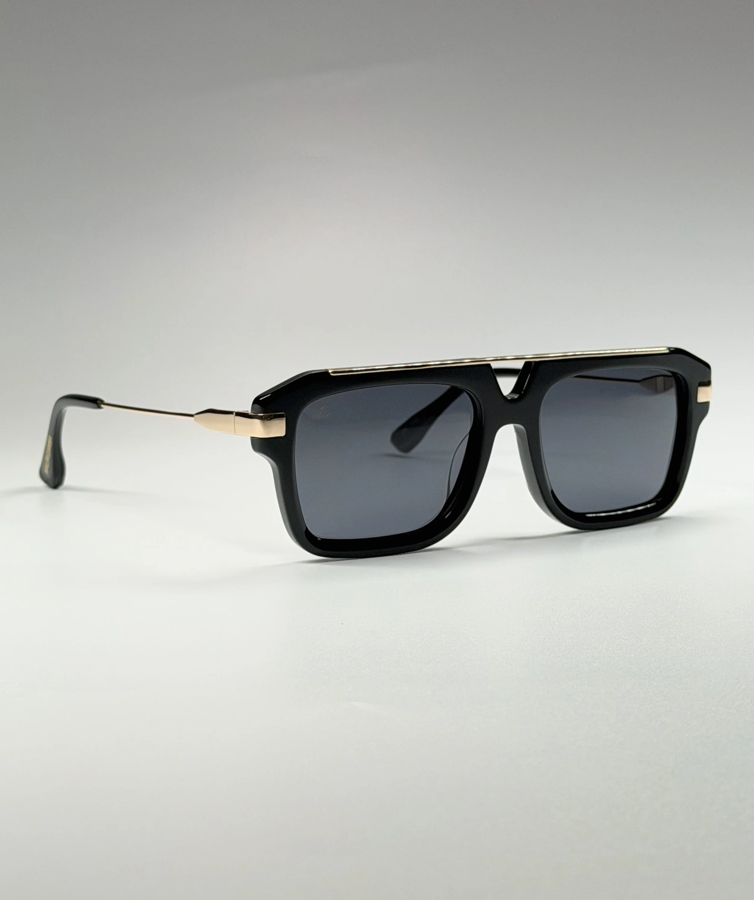 Architectural Design · Lightweight Metal Temples · Contemporary Luxury Eyewear