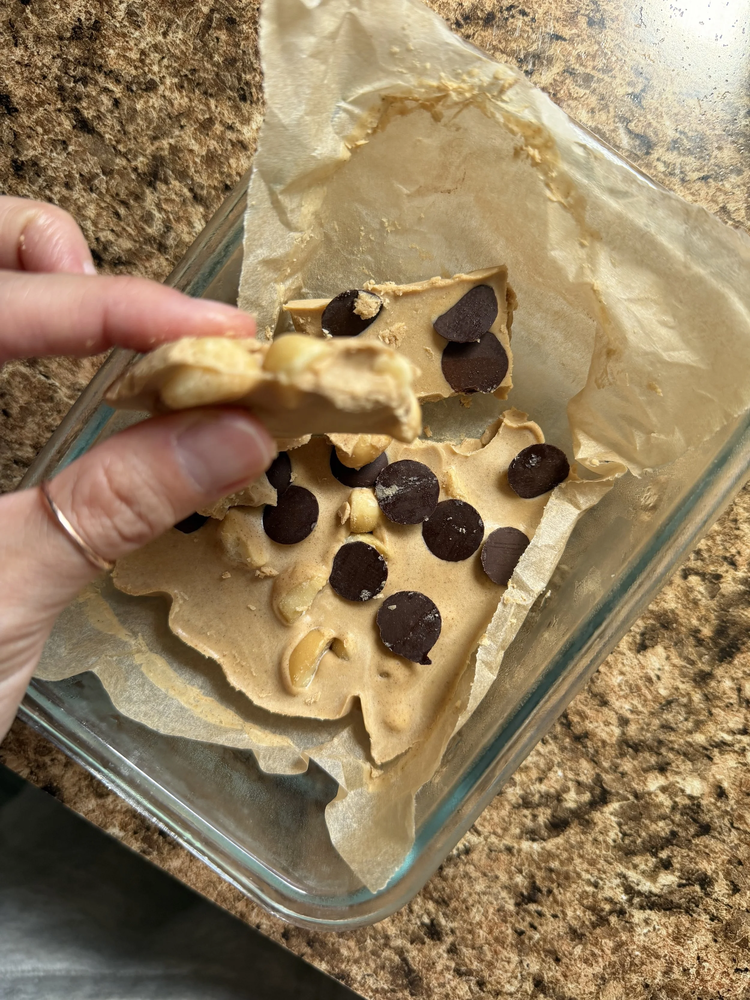 2-Ingredient One-Handed Protein Bars

