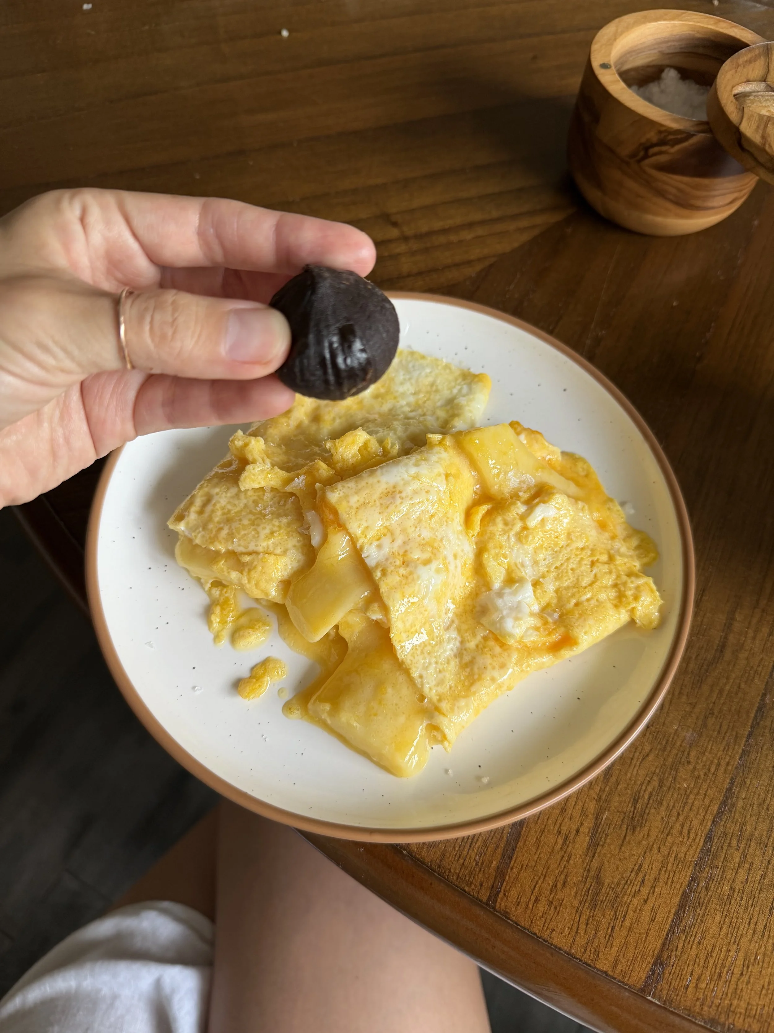 How to Store Black Garlic After Opening: Shelf Life, Mold & Storage Tips