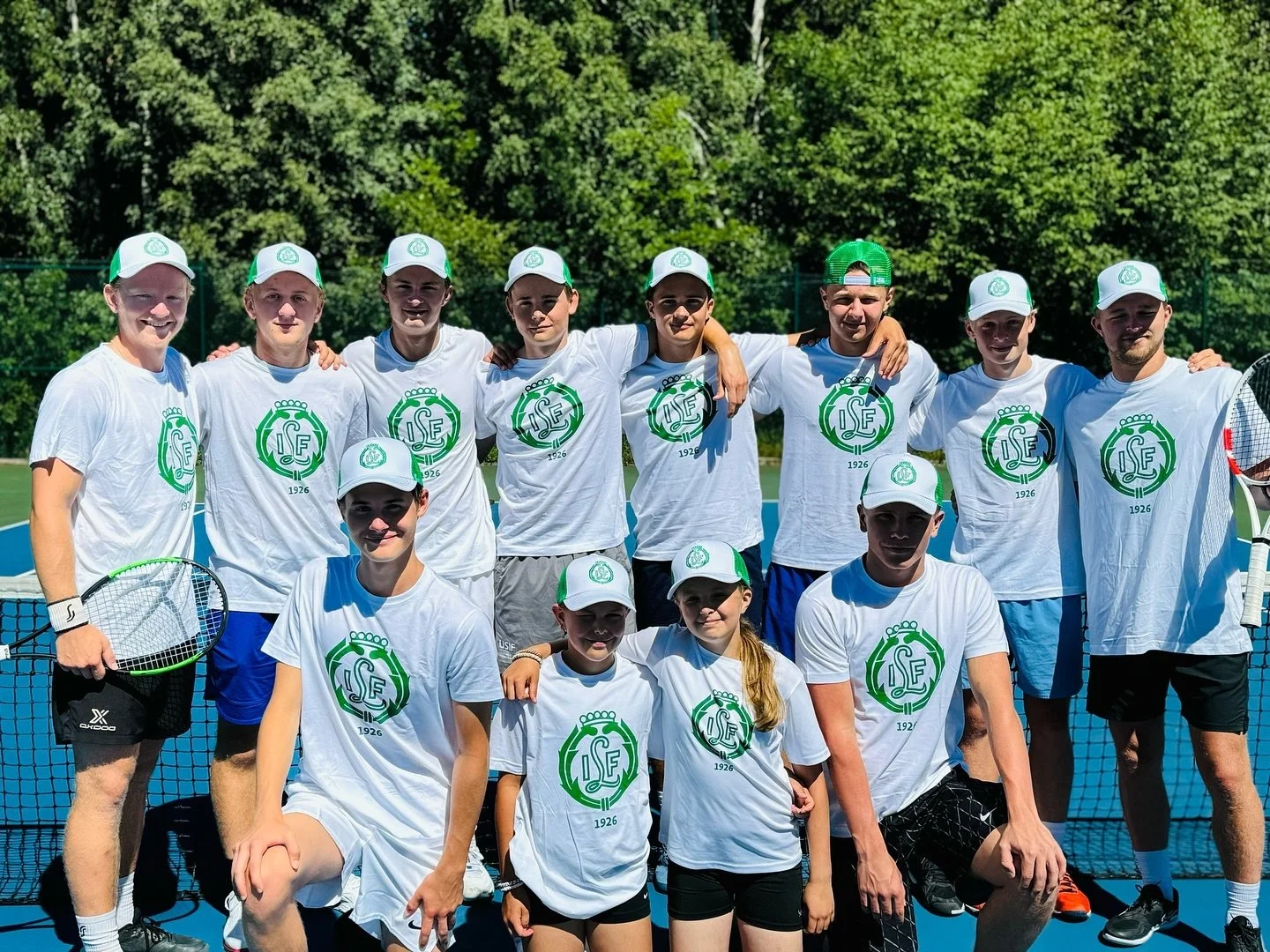 🎶Vill ni se en stj&auml;rna, se p&aring; mig🎶 nej, jag menar dem! Proffsl&auml;gret &auml;r tillbaka i byn s&aring; &aring;k genast till Bj&ouml;rkvallen f&ouml;r att bevittna riktigt grym tennis och inspireras inf&ouml;r sommarens spel🎾🎾🎾