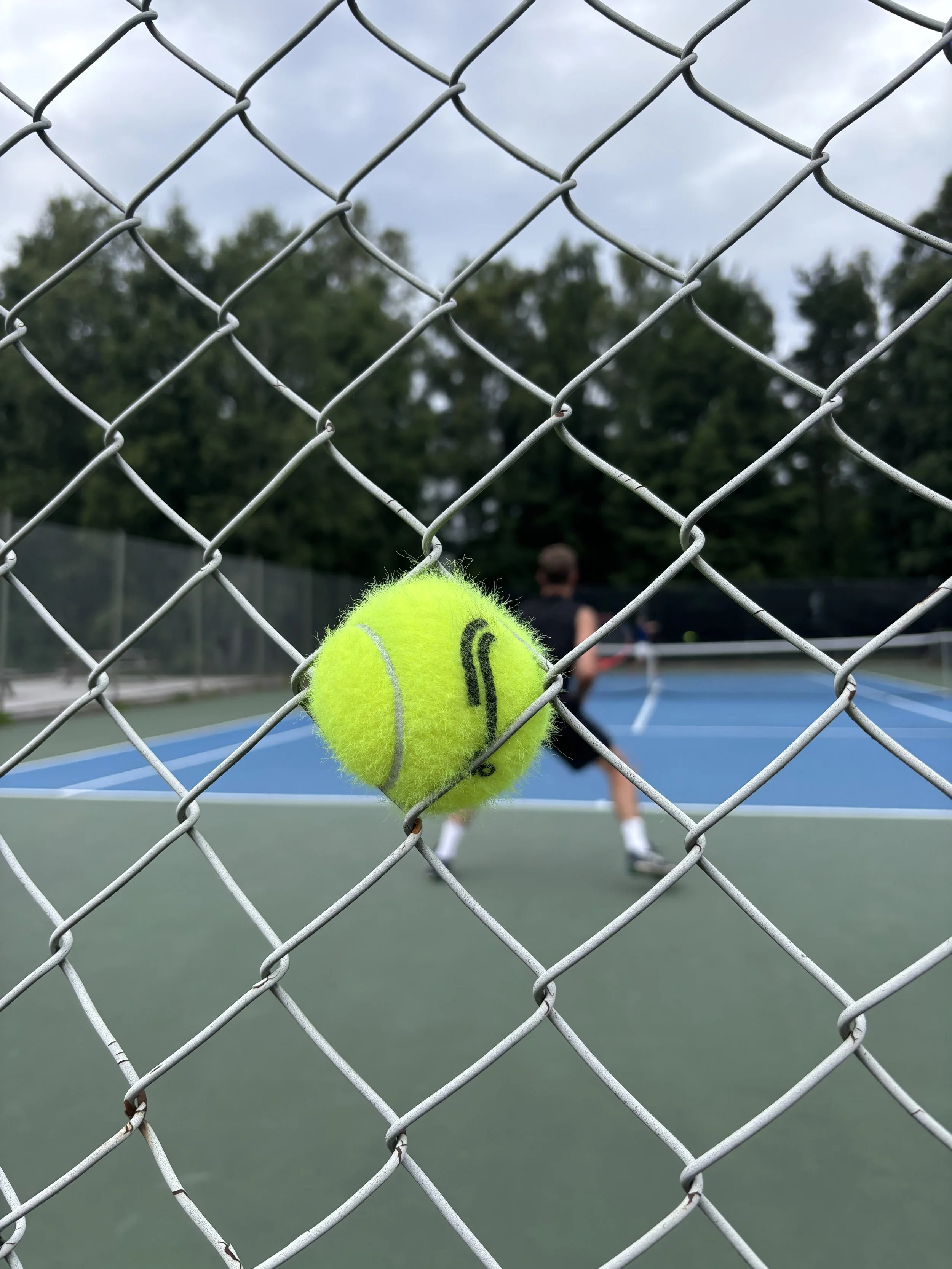 Filip Engströms serve...