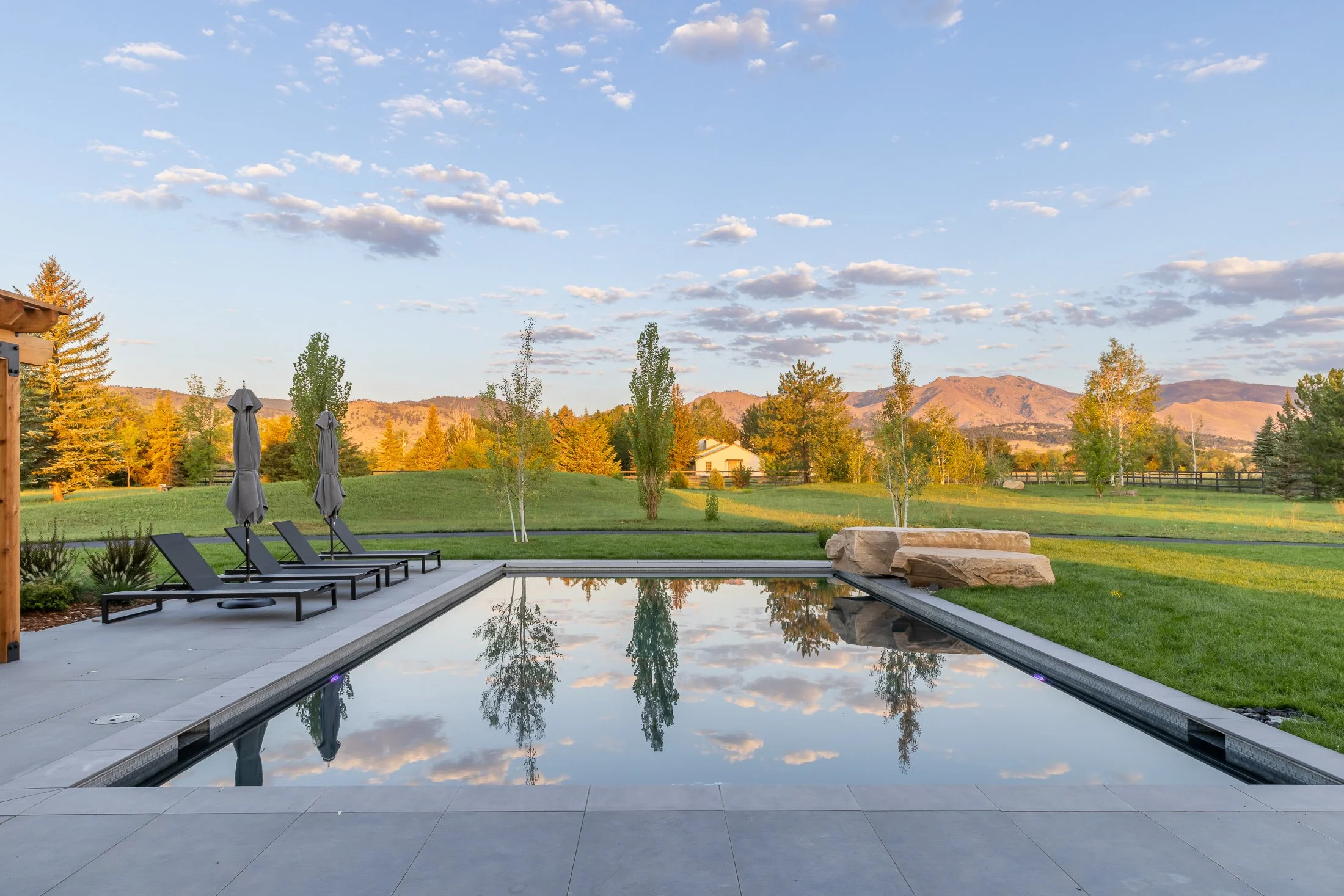 7645 N 41st St-39.jpg